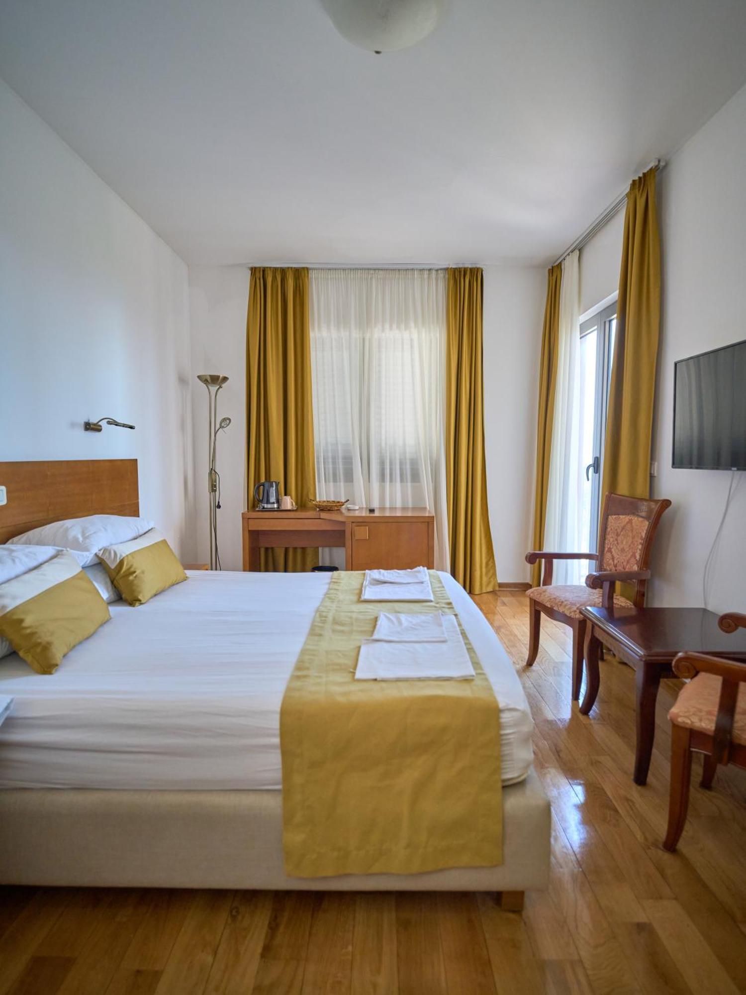 Hotel Petrovac Ngoại thất bức ảnh